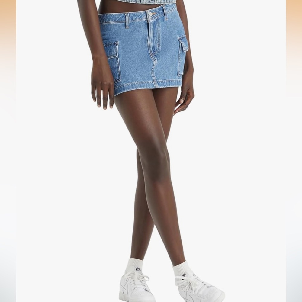 Levi’s mini cargo skirt